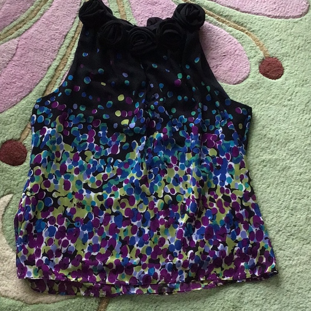 Feminine Jackie Jon rosette collar sleeveless top